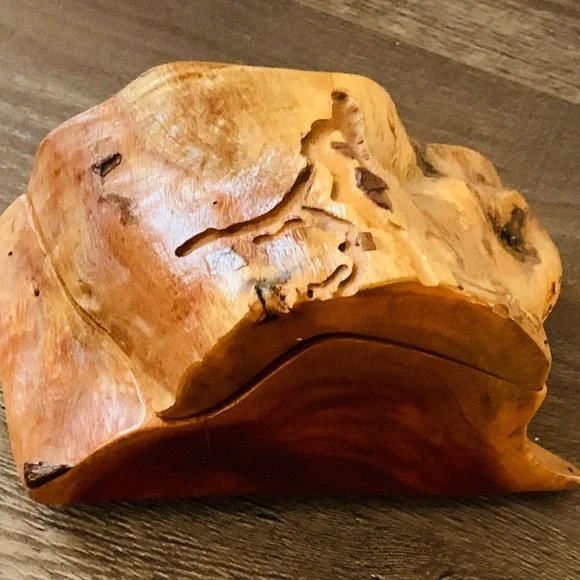 Natural wood handmaiden box